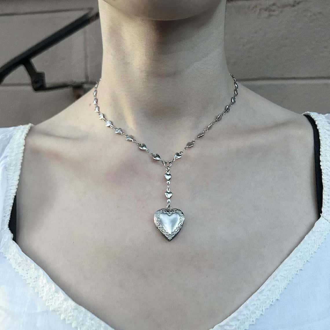 Kalung Rantai Rosario dengan L - Heart Locket Necklace Photo ulasan dan harga